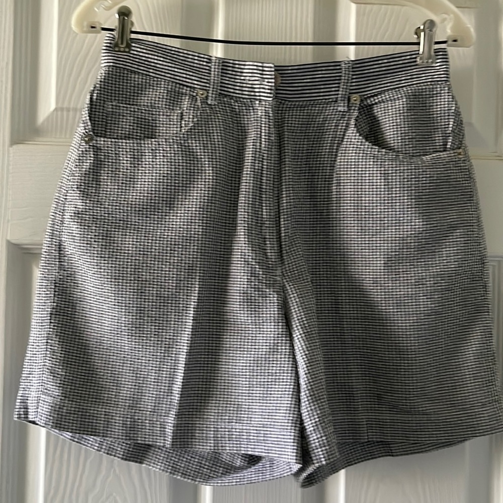 Crazy Horse black and white checkered seersucker shorts. Size 8. Vintage 1990.